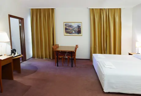 Fosshotel Baron Quadruple Room 