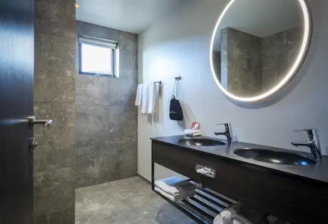 Fosshotel Glacier Lagoon Family Deluxe Bathroom