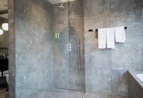 Fosshotel Glacier Lagoon Executive Suite Bathroom