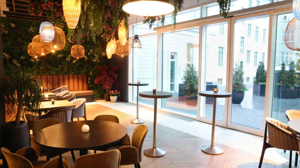 54367529995 B7779bd291 6K