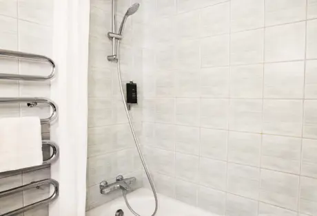 Fosshotel Lind Family Room Bathroom