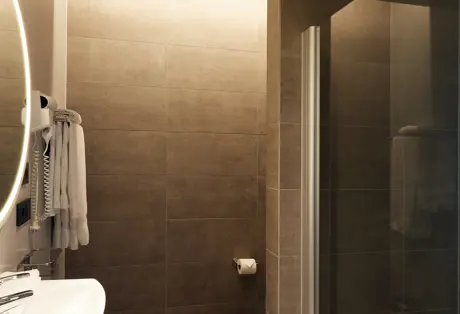 Fosshotel Húsavík Family Connecting Rooms Deluxe Bathroom 