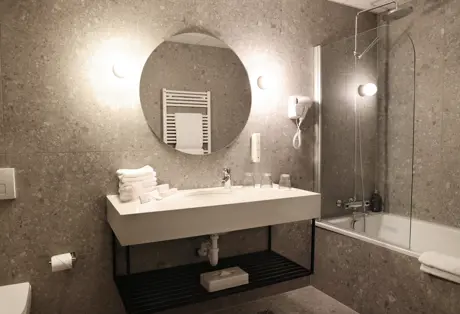 Family Room Bath Room Grand Hotel