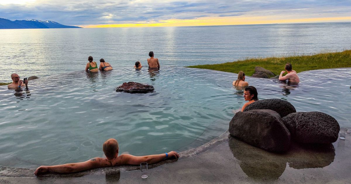 Swimming & Geothermal Pools in Hsavk - slandshtel