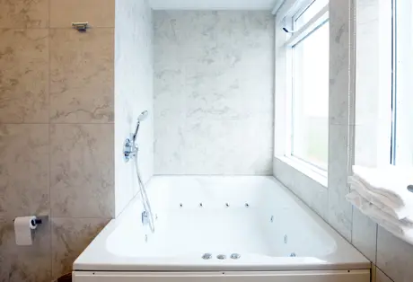 Fosshotel Stykkisholmur Suite Bathroom