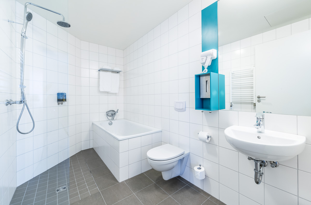 Fosshotel Reykjavik Deluxe Bathroom 